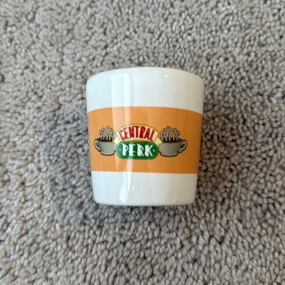 Friends “Central Perk” Mini Coffee Cup Set | 3-Piece Collectible - Picture 6 of 9
